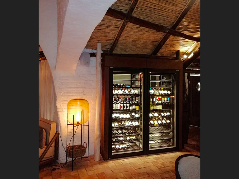 refrigerated-wine-cellars-cabinets-porto-cervo-02